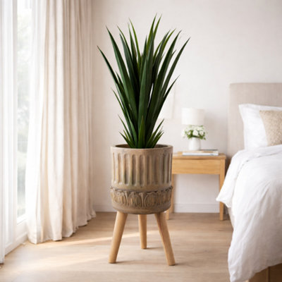 Leaf Ridged Composite Planter With Stand Small