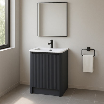 Plum&clay Isla Ribbed Fluted Grey Freestanding Bathroom Vanity Unit & White Basin Set (W)600mm from B&Q