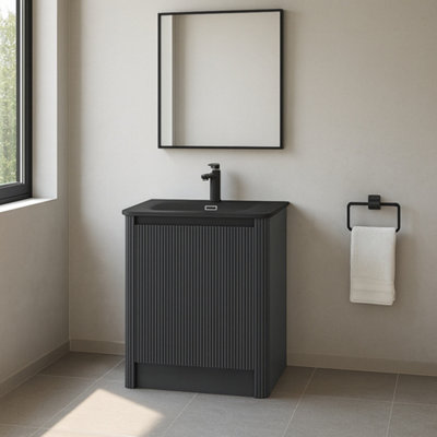 Plum&clay Isla Ribbed Fluted Grey Freestanding Bathroom Vanity Unit & Black Basin Set (W)600mm from B&Q