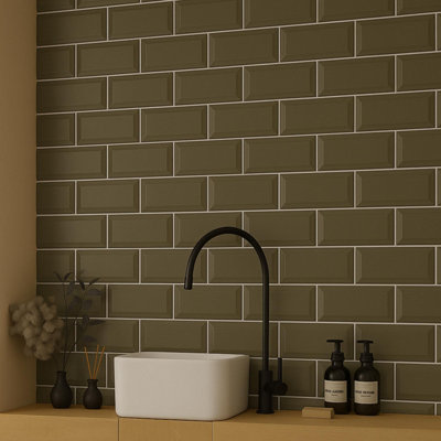 B&Q -  Grey Gloss Metro Ceramic Wall Tile (L)200mm (W)100mm