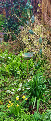 B&Q -  Bird Bath On Stake With Decorative Leaves