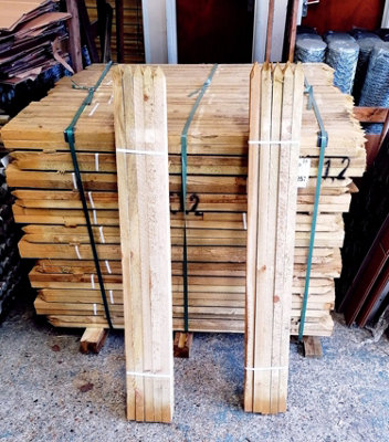 Inspirational Gifting 20 X Square & Pointed Wooden Hc4 Pressure Treated Tree Stakes/posts1.2M Tall X 32mm Wide from B&Q