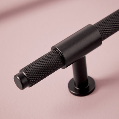 Scudo Apres Matt Black Knurled T Bar 95mm HandleDiamon Cut Design from B&Q