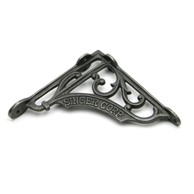 OakcraftsPair Of Antique Cast Iron Singer Corp Shelf Brackets150mm X 150mm from B&Q