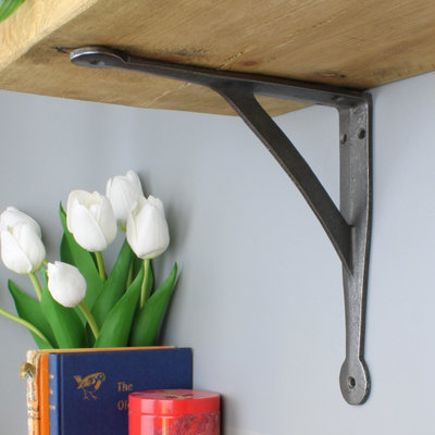 OakcraftsPair Of Antique Cast Iron Gallows Shelf Brackets200mm X 200mm from B&Q