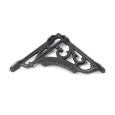 OakcraftsPair Of Antique Cast Iron Sheffield Shelf Brackets150mm X 150mm from B&Q