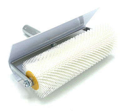 Cca Spiked Aeration Compound Roller 250mm WideLatex Screeding And Smoothing Out Self Levelling Compound 21mm Spikes from B&Q