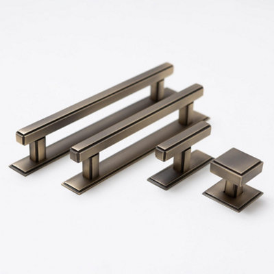 Brass bee Solid Brass Art Deco Kitchen Pull Handles & Knobs With BackplatesAntique Brass Finish Art Deco Handle & Backplate 170mm from B&Q