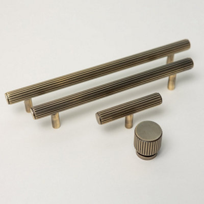 Brass bee Solid Brass Straight Knurled Kitchen Pull Handles & KnobsAntique Brass Finish Appliance Pull 358mm from B&Q
