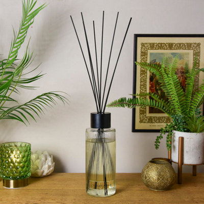 Madison & Mayfair Amber Violet Scent- Ridged Glass Reed Diffuser, 1200Ml B&Q