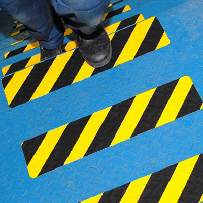 Slips Away Hazard Conformable Anti Slip Traction Pro Grade Aluminium Backed Rolls 150mm X 610mm from B&Q