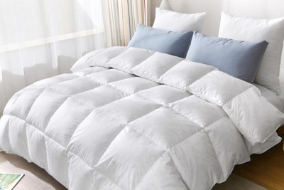 Homespace Direct Ltd Duck Feather And Down Duvet / Quilt 13.5 Tog - Super King Light
