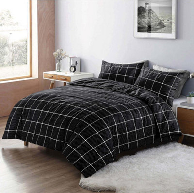 Homespace Direct Ltd Mateo Reversible Stripes And Dots Duvet Cover Set Black Geometric Bedding Set from B&Q