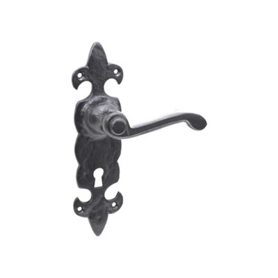 B&Q -  Fleur De Lys Lever Handle