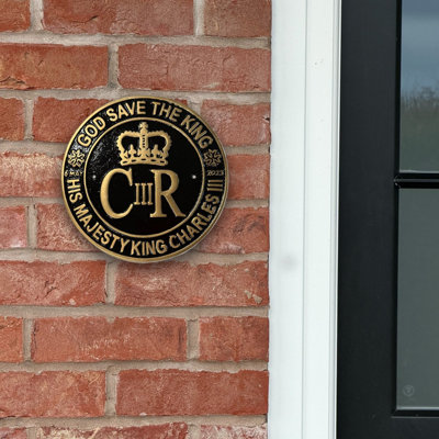 King Charles Iii Cypher Wall Plaque Cast Iron24Cm (Indoor/outdoor) from B&Q