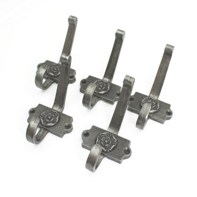 OakcraftsAntique Cast Iron Rose Emblem 2 Part Double Coat/robe HookPack Of 5 from B&Q