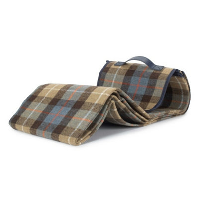 Red Hamper H206 Luxury Ravenstor Picnic Blanket from B&Q