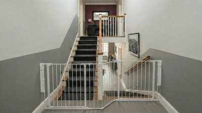 Safetots Two Door Multi Panel Solution For Up And Down StaircasesWhite220Cm Of LengthIncludes 2 Door Opening Panels from B&Q