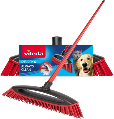 Vileda Pet Pro Easy Clean Rubber Broom Sweep Pet HairDirth From Any Floor 120Cm Long Handle from B&Q