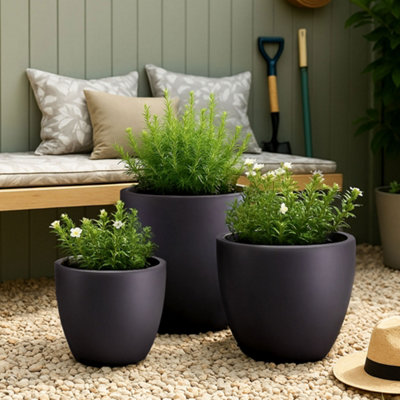 Cluster Set Of 3 Idealist™ Outdoor Plant PotsBlack Light Concrete Garden Planters: D30 H27 Cm + D40 H36 Cm + D50 H45 Cm from B&Q