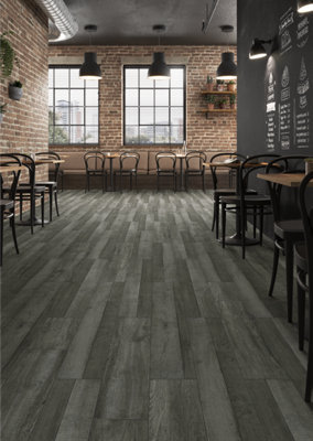 B&Q -  Lvt Wood Effect Luxury Vinyl Click Flooring Brada Storm Ma60 5G Floor Planks 8 Pack 1.75M² With Built-In Underlay