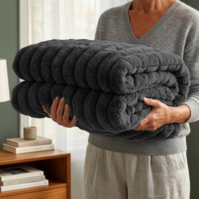 Casabella Throw BlanketRibbed Fleece Blanket from B&Q