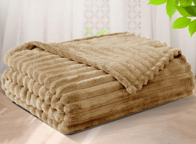 Casabella Throw BlanketRibbed Fleece Blanket from B&Q
