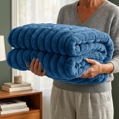 Casabella Throw BlanketRibbed Fleece Blanket from B&Q