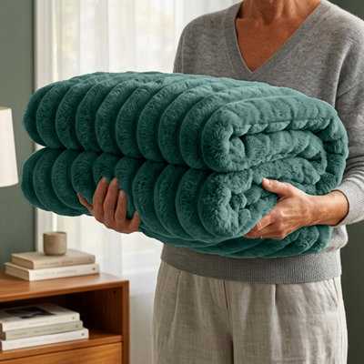 Casabella Throw BlanketRibbed Fleece Blanket from B&Q