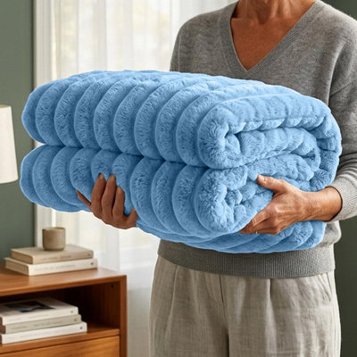 Casabella Throw BlanketRibbed Fleece Blanket from B&Q