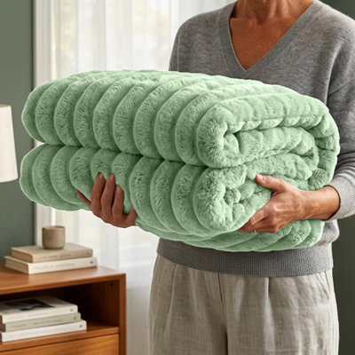 Casabella Throw BlanketRibbed Fleece Blanket from B&Q