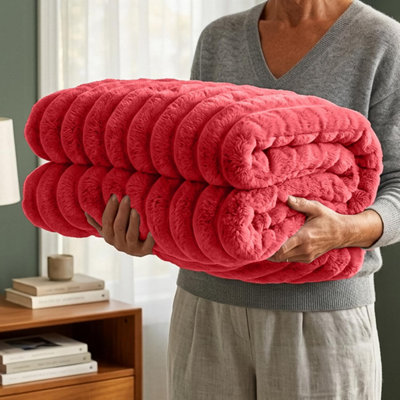 Casabella Throw BlanketRibbed Fleece Blanket from B&Q
