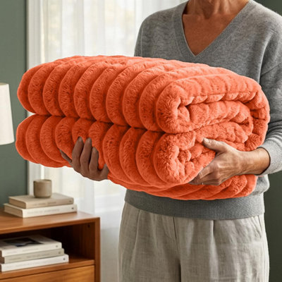 Casabella Throw BlanketRibbed Fleece Blanket from B&Q
