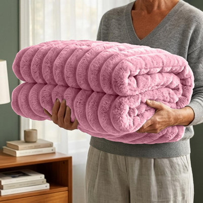 Casabella Throw BlanketRibbed Fleece Blanket from B&Q