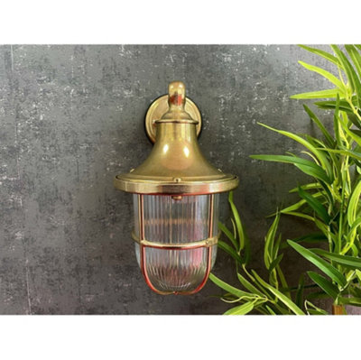 B&Q -  Navigator 09137 Outdoor Ip64 1 Light Wall Lantern In A Raw Brass Finish