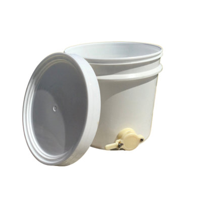  - Hagens Beekeeping Cn207 White 15L Bucket With Plastic Honey Gate For Honey Extraction & Storage