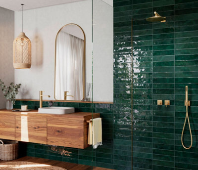 B&Q -  Green Gloss Metro Ceramic Wall Tile Flat BumpySample