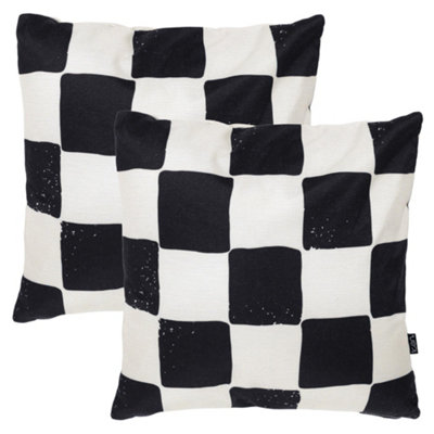 Icon Unisex Multicolor Checkerboard Indoor-Outdoor Cushion, Pack Of 2, Black & White - Image 3