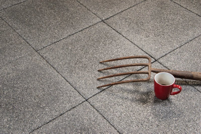  - Discount Builders Merchants 40 Textured Concrete Slabs 450X450mm Dark Grey8.1M²