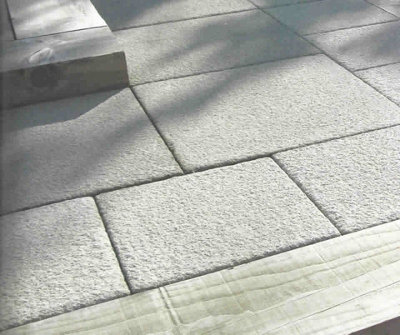  - Discount Builders Merchants 60 Textured Concrete Slabs 450X450mm Light Grey12.15 M²