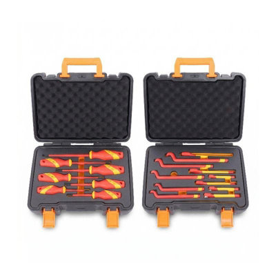 Gear4Garage 7Pc Screwdriver Set Electricians Vde + 12Pc Insulated Tool Kit 1000V Hybrid Kit from B&Q