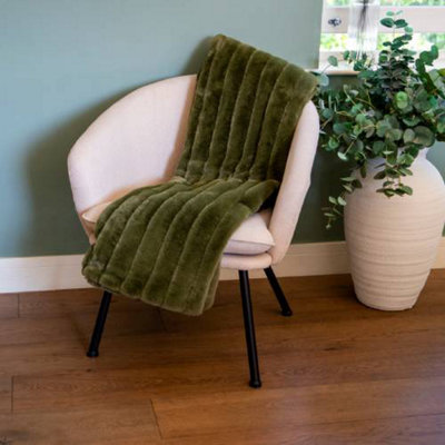Madison & Mayfair Green Faux Fur Throw With Smooth Lining