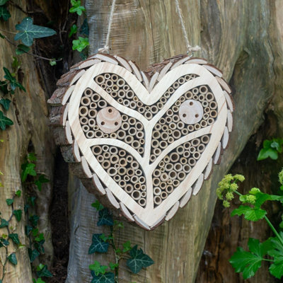 B&Q -  Heart Bee House Wooden Bee Hotel Hanging Insect House Wildlife Habitat Bugs Solitary Bees Ladybirds Rustic Decoration