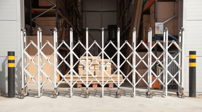 B&Q -  Retractable Barrier On Wheels (Expands To 4M) Aluminium Heavy Duty Expandable Barrier