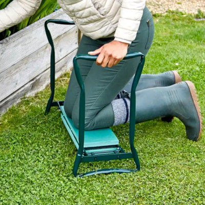 B&Q -  Garden Kneeler & Seat With Detachable Tool BagFoldable 2 In 1 Comfortable KneelerIdeal For Planting