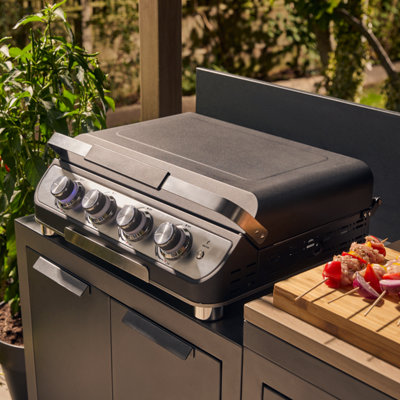 Shop gas barbecues.