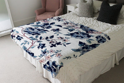Andrew Lee Blue Flower Illustrations (Blanket) / Default Title from B&Q