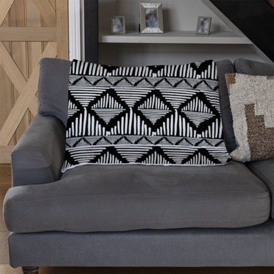 Andrew Lee Geometric Line Pattern (Blanket) / Default Title from B&Q