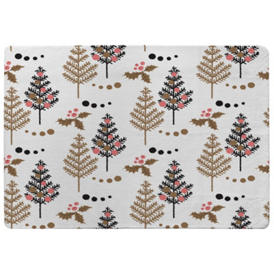 Benjamin Tate Design Christmas Tree Holly Leaf Pattern Special Soft Home Rug from B&Q
