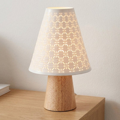 Rackhams White Geometric Ceramic Table Lamp With Wood Base - Image 6